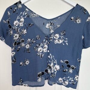 American Eagle Women’s Blue & Black Floral Button Front Crop Top, Size Medium